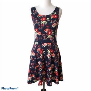 Divided H&M floral print skater dress side 6